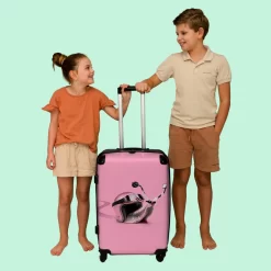 NoBoringSuitcases.com® Koffer Groot - Slak - Roze - Meisjes - Racen - Trolley Koffer Met TSA-slot - Met Wielen - 90 Liter - Reiskoffer - 66 Cm -Reisopslagwinkel 1200x1200 1173
