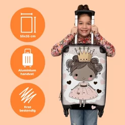 NoBoringSuitcases.com® Kinderkoffer - Trolley Op Wieltjes - Prinses - Hartjes - Kroon - Roze - Meisjes - Koffer Meisje - Past Binnen 55x40x20 Cm En 55x35x25 Cm - Reiskoffer - Fotokoffer -Reisopslagwinkel 1200x1200 598